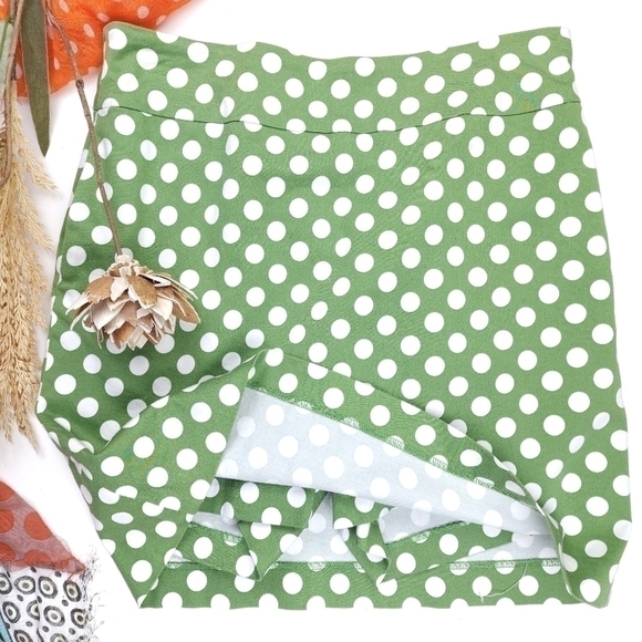 Larry Levine Green Polka Dot Skorts Size 6 - Picture 1 of 11